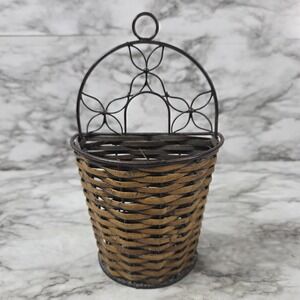 VTG Wire Wicker Wall Basket Rustic Wire Country Farmhouse Mail Flower Key Holder